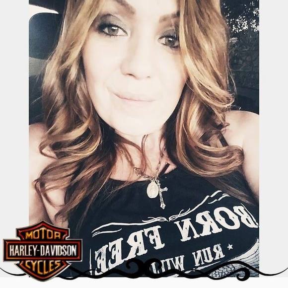 Meet your Posher, Damaris - Picture 1 of 1